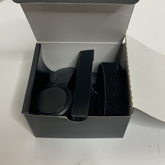 Gear VR Controller | Black New in Box | Wireless BlueTooth Brand | Gaming Piece - Picture 7 of 13